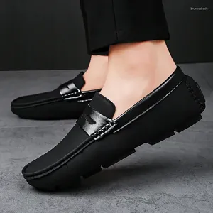 Chaussures décontractées Hommes Tendances de la mode Muis de marche confortable Footwear Man's 2024 Le cuir polyvalent conduite