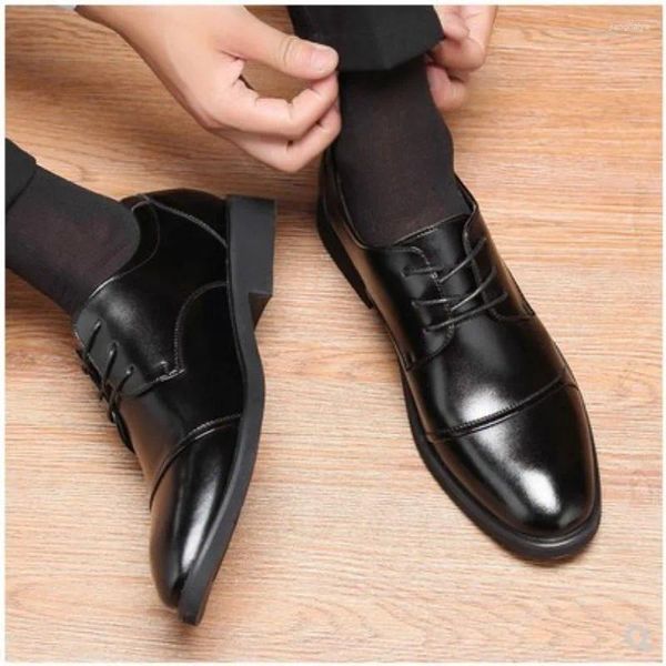 Chaussures décontractées Men Mariage formel Spring Business Fashion Top Top Leather High-Dee Uple Black 2024 Men-Shoes Locs