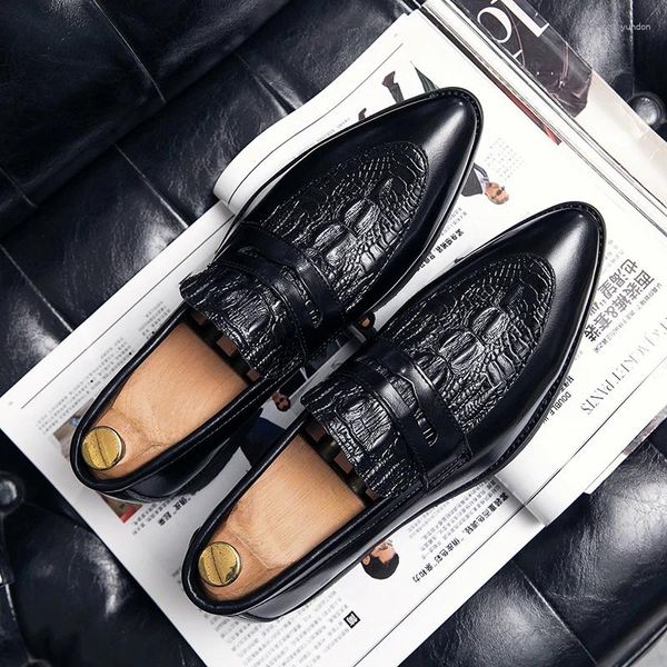 Chaussures décontractées hommes en cuir authentique pointu à orteil crocodile motif en relief slip de lazy sur robe brogues jeunesse noire / marron 38-46