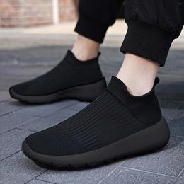 Chaussures décontractées hommes tricot tricot baskets Summer Mesh Soufflent confortable confortable Simple Color Slip on Fashion Sapatos