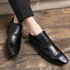 Oxfords – chaussures décontractées à lacets pour hommes, chaussures d'affaires en cuir à la mode, richelieu de Style britannique assorti avec tout, 2024