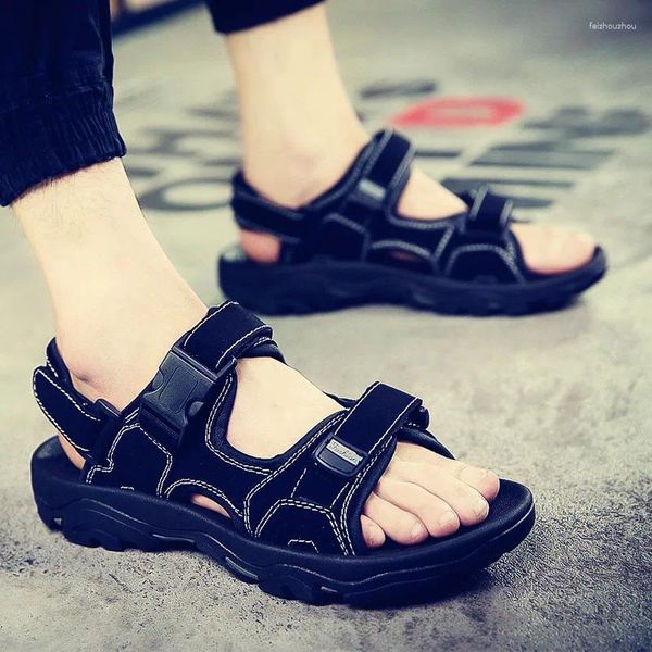 Zapatos informales, sandalias de cuero para hombres, estudiantes masculinos, edición Han en el verano de 2024, tendencia de ocio deportivo juvenil, zapatillas de playa de Vietnam