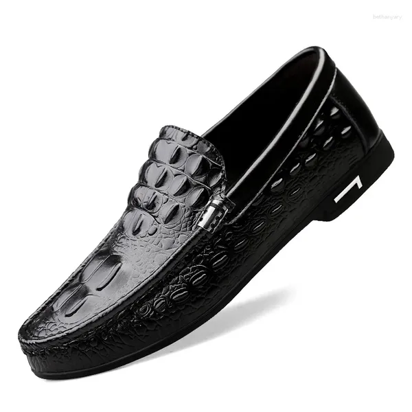 Chaussures décontractées Men Loafers en cuir Moccasin Crocodile Style Footwear Slip on Flat Driving Boat Classical Male Chaussure Homme 38-46