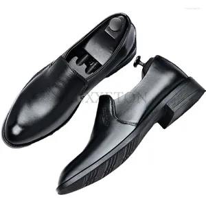 Casual schoenen mannen Loafers PU Solid Color Pointed Toe Classic Simple Slip-on Fashion Business Daily Gentleman Dress