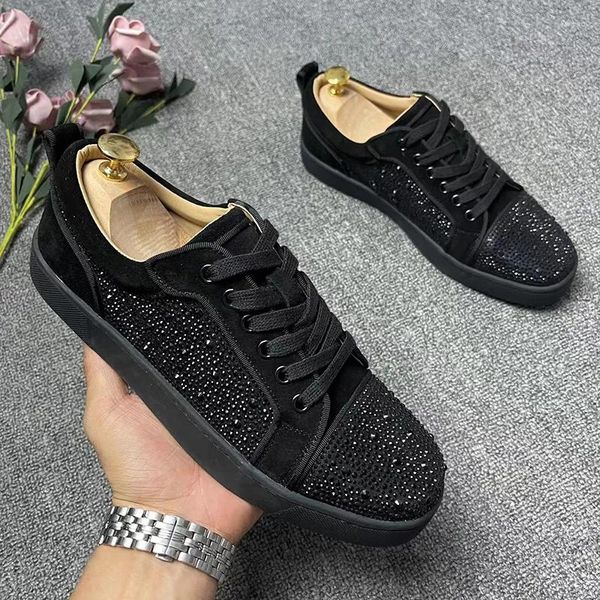 Chaussures décontractées hommes Luxury Fashion Rivets Rivets Black White Lace-Up Flats Punk Punk Hip Hop Robe en cuir original Sneakers