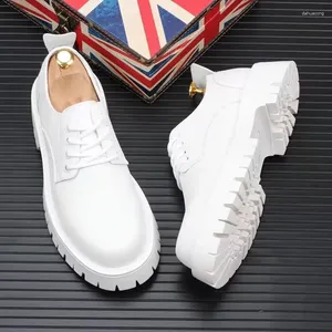 Chaussures décontractées hommes Luxury Fashion Wedding Party Party Plateforme en cuir noir blanc lacet-up derby chaussure gentleman sneakers chaussures