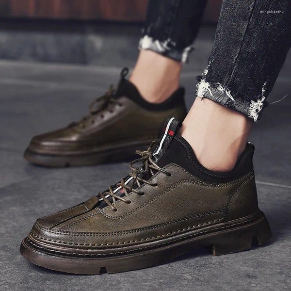 Zapatos casuales Brogue Boots de suela gruesa para hombres Sneakers de moda de cuero Mocasins Calzado masculino