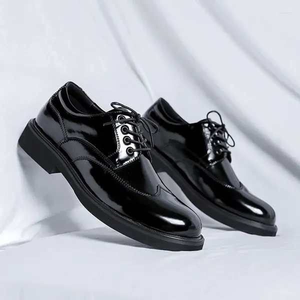 Zapatos informales para hombre, vestido de boda de negocios, zapatos Oxford con cordones de charol, zapatillas negras con estilo, calzado para caballero