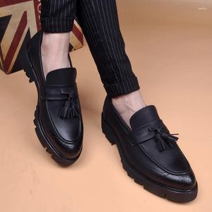 Chaussures décontractées Business de mode masculine Robe formelle Slip-On Tassels Shoe Black Tide Original Le cuir Locs de plate-forme de plate-forme homme