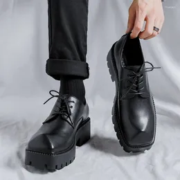 Casual schoenen heren modeplatform merk ontwerper originele lederen derby schoen podium nachtclub jurk zwarte trend puntige teen schoenen