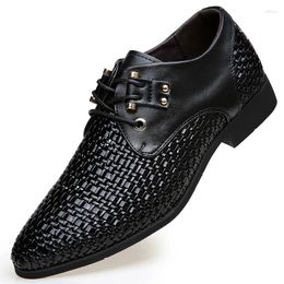 Chaussures décontractées pour hommes Hallow Out Leather 2024 Été Automne Designer masculin Male Modèles de couleur masculine Hommes