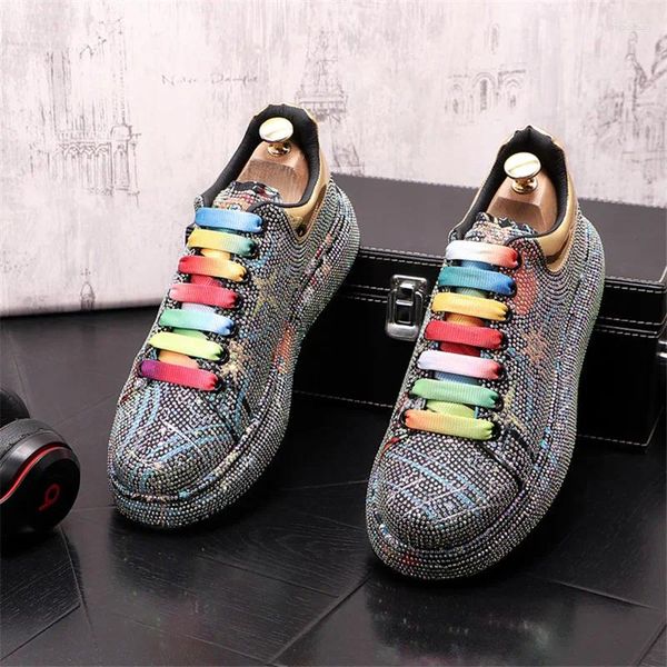 Chaussures décontractées Designer de luxe masculin Silver Rignestone Cause Cause Mocasins Male Bottand Rock Rock Hip Hop Crystal Sneakers