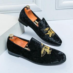 Casual schoenen heren suède zacht penny loafers geborduurd ontwerp plat slip-on formeel fluwelen loafer jurk maat 6-13 chaussure homme