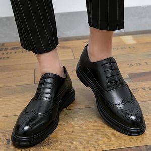 Casual Schoenen Heren Zacht Leer Veterschoenen Oxfords Schoen Zwart Bruin Carving Brogue Sneakers Zakelijke Trouwjurk Herenschoenen