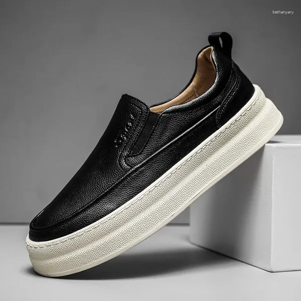 Chaussures décontractées pour hommes Black Beige Slip on en cuir d'origine chaussure en cuir en cuir respirant des mots de plate-forme d'été respirants jeunes chaussures de style de rue