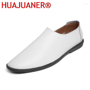 Casual schoenen heren zakelijk formele mannen lederen loafers 2024 trend mannelijke comfortabele zomerjurk elegante witte flats