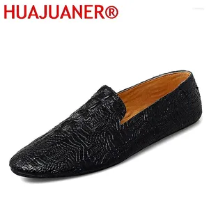 Zapatos informales para hombres de cuero manejo de mocasines livianos Patrón de cocodrilo Busines Flat Classic White Formal Mocasines