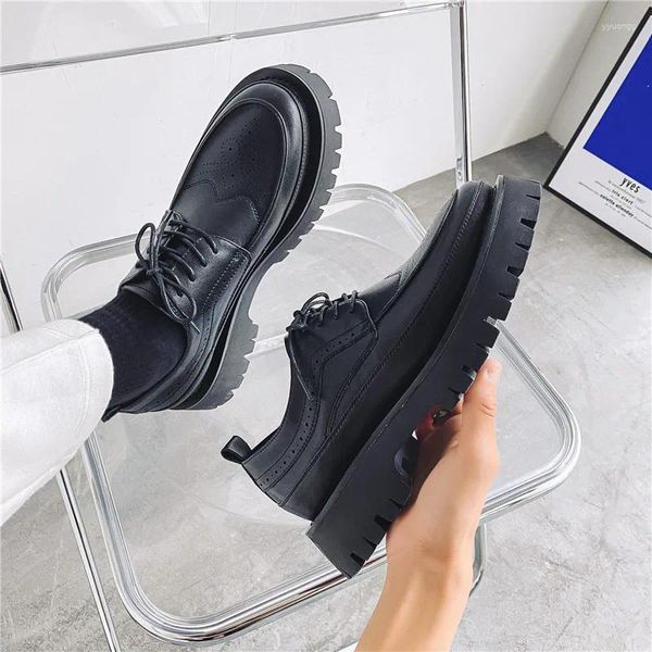 Chaussures décontractées pour hommes Landes Luxury High Quality Grogues Cuir Hommes Business Robe Black Social Shoe Footwear