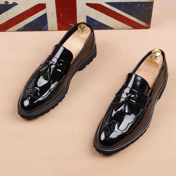 Chaussures décontractées pour hommes Luxury Fashion Party Nightclub Robe Patent Leather Brog Slip-On Driving Shoe Black Tassels Platform Summer Summer