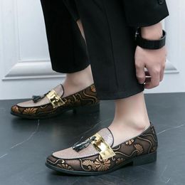 Chaussures décontractées hommes printemps gland chaussure pointue doré discothèque mocassins sans lacet léger Zapatos De Hombre