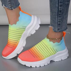 Chaussures décontractées mélange les couleurs tricotées de semelles épaisses baskets Femmes Mesh plate-forme rayée Femme Super Size Breathable Vulcanize Femme