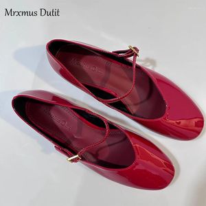 Chaussures décontractées mrxmus DutTit 2024Summer Simplicity Fashion Red Patent Leather Mary Jane Flat Backle Round Toe Bottom Ballet