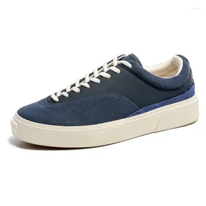 Chaussures décontractées Niche Niche à faible tasse de garçons à la mode et aux baskets polyvalentes de style féminin pour les jeunes couples avec les jeunes couples avec