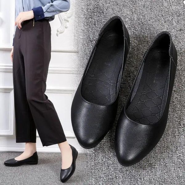 Chaussures décontractées en cuir normal talon talon de bureau féminin pour femmes chaussures plates pointues pointues noires