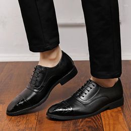 Chaussures décontractées Oxford pour hommes noir luxe en cuir verni mariage bureau travail bout pointu Derbies Sapatos Masculinos