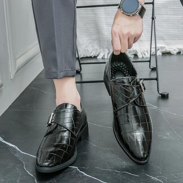 Zapatos informales Oxford para hombre, hebilla de cuero de alta calidad, Color sólido, con cordones, parte inferior gruesa, vestido de negocios puntiagudo, tendencias de moda