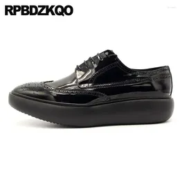 Zapatos informales Patente Wingtip Gran tamaño enriquecedor Men Oxfords Carretera de cuero genuino hecho a mano Famosa plataforma brogue de brogue europeo