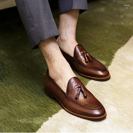 Chaussures décontractées phénkang autruche motif hommes en cuir top couche vache peau style britannique glissade sur des mocassins de qualité pour hommes à franges