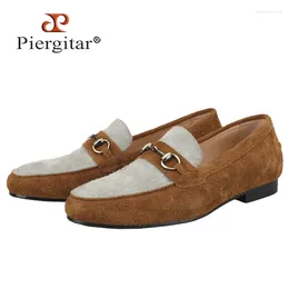 Chaussures décontractées Piegitar Brown et Matcha Green en daim en daim mascules pour hommes avec des boucles en métal de couleur de pistolet