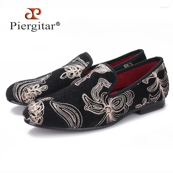 Zapatos casuales Piergitar 2024 Hombres de llegada Velvet con Golden Jacquard Flower Prom and Banquet Luxurious Lofo