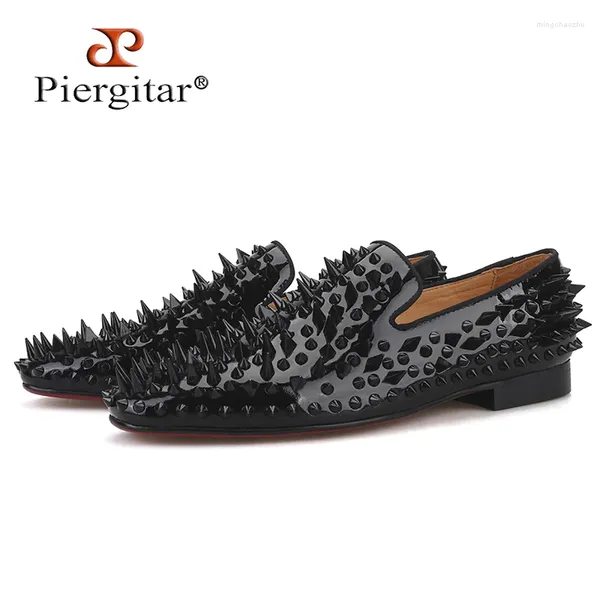 Zapatos casuales Piergitar 2024 Hombres de cuero de patente negro hechos a mano con diferentes formas de picos de la fiesta de moda Flats para hombres