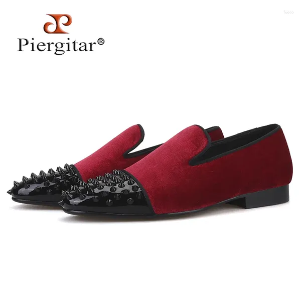 Zapatos casuales Piergitar 2024 Borgoña hecha a mano Borgoña Velvet de cuero negro Spikes Hombres de mocasines de talla grande Fiesta y zapatillas para fumar de graduación