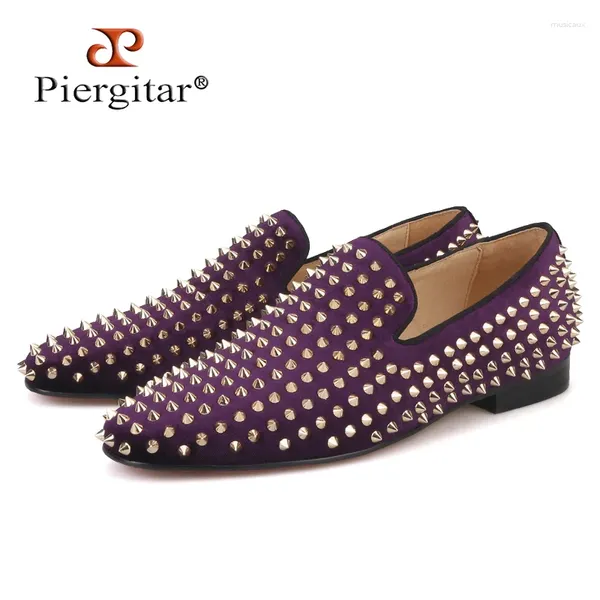 Zapatos casuales Piergitar 2024 Velvet Purple hecho a mano con remaches de oro Fiesta de moda de mocasines y zapatillas Somking Somking