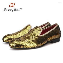 Chaussures décontractées Piergitar 2024 Mariage et bal couleurs Gold Couleurs Men de pantoufles fumeurs Luxurious paillettes à la main