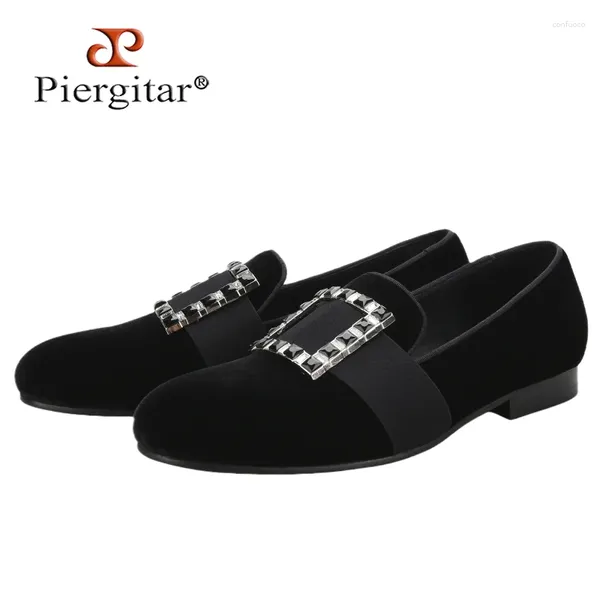 Zapatos casuales Piergitar Rhinestones negros y plateados Hebillas cuadradas Terciopelo para hombres para boda o fiesta Mocasines sin cordones hechos a mano Tallas grandes