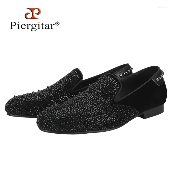 Zapatos casuales Piergitar Velvet negro con cristales hechos a mano y espigas mocasines para hombres PP mismo diseño de planos deslizantes de satén color púrpura