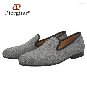 Chaussures décontractées Piergitar Grey Polka Pots Cotton Men Loafers British Style Classic Mocassins Handmade Fumer Slippers Cuir respirant