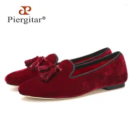 Chaussures décontractées Piergitar Femmes faites à la main Velours avec gland Vin Rouge Couleur et Mocassins Robe Appartements