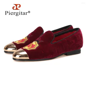 Zapatos informales Piergitar hechos a mano de terciopelo para mujer con punta de Metal dorado y apliques de Color rojo vino, mocasines para banquetes de graduación, zapatos planos para mujer