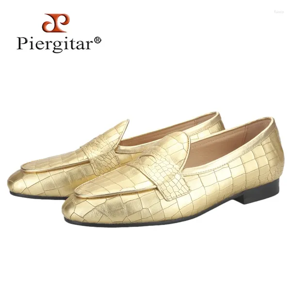 Zapatos casuales Piergitares importados de color dorado de cuero en relieve de cocodrilo mocasines para centavos para el desfile de moda zapatillas hechas de fumar hechas a mano