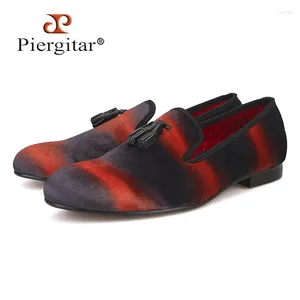 Chaussures décontractées Piergitar Mix Couleur Velvet Men Atraits faits à la main avec un banquet de mode Tassel en cuir et des pantoufles fumeurs de robe