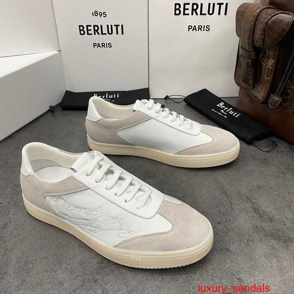 Chaussures décontractées Playtime Scritto Cuir Sneaker 2024 Nouveau Casual Tendance Hommes Conseil Chaussures Station Européenne En Cuir Véritable Affaires Bruti Anti Slip Haute Beauté Lit HBDA