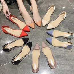 Chaussures décontractées plus taille 2024 Femmes de printemps Été appartements transparents Slip sur une femme plate Ballet Couleur Couleur Jelly Zapatos Mujer 8922N