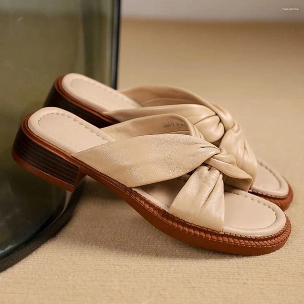 Chaussures décontractées plus taille 34-41 Les pantoufles de pièges en cuir de cuir véritable pour femmes de haute qualité sandales d'été confortables de haute qualité pour femme