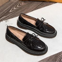 Zapatos informales de talla grande 35-43, zapatos planos Oxford con flecos y lazo para mujer, mocasines de tacón grueso, flecos de cuero japoneses, mujeres pequeñas 2024