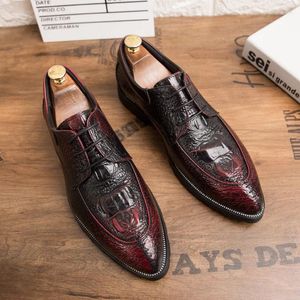 Chaussures décontractées plus taille pour les hommes d'hommes respirant Business Wedding Robe formelle Crocodile Patter Gentleman Plateforme pointue Points de chaussures Zapatos